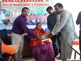 felisitation_to_mrs._geethadevi,_correspondent,_shaya_educational_institutions2